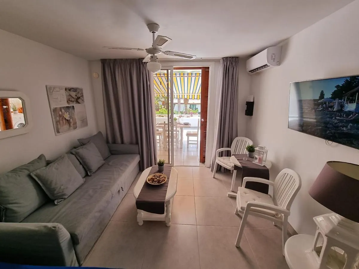 Studio No 2 Just 100 To Beach And Sea, Large Terrace, Heated Pool, Wifi, Aircondition For A Fee Πλάγια ντε λας Αμέρικας Διαμέρισμα